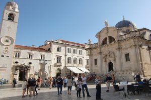 Kirche Dubrovnik Stadtführung von den Stadtmauern und dem Berg Srd