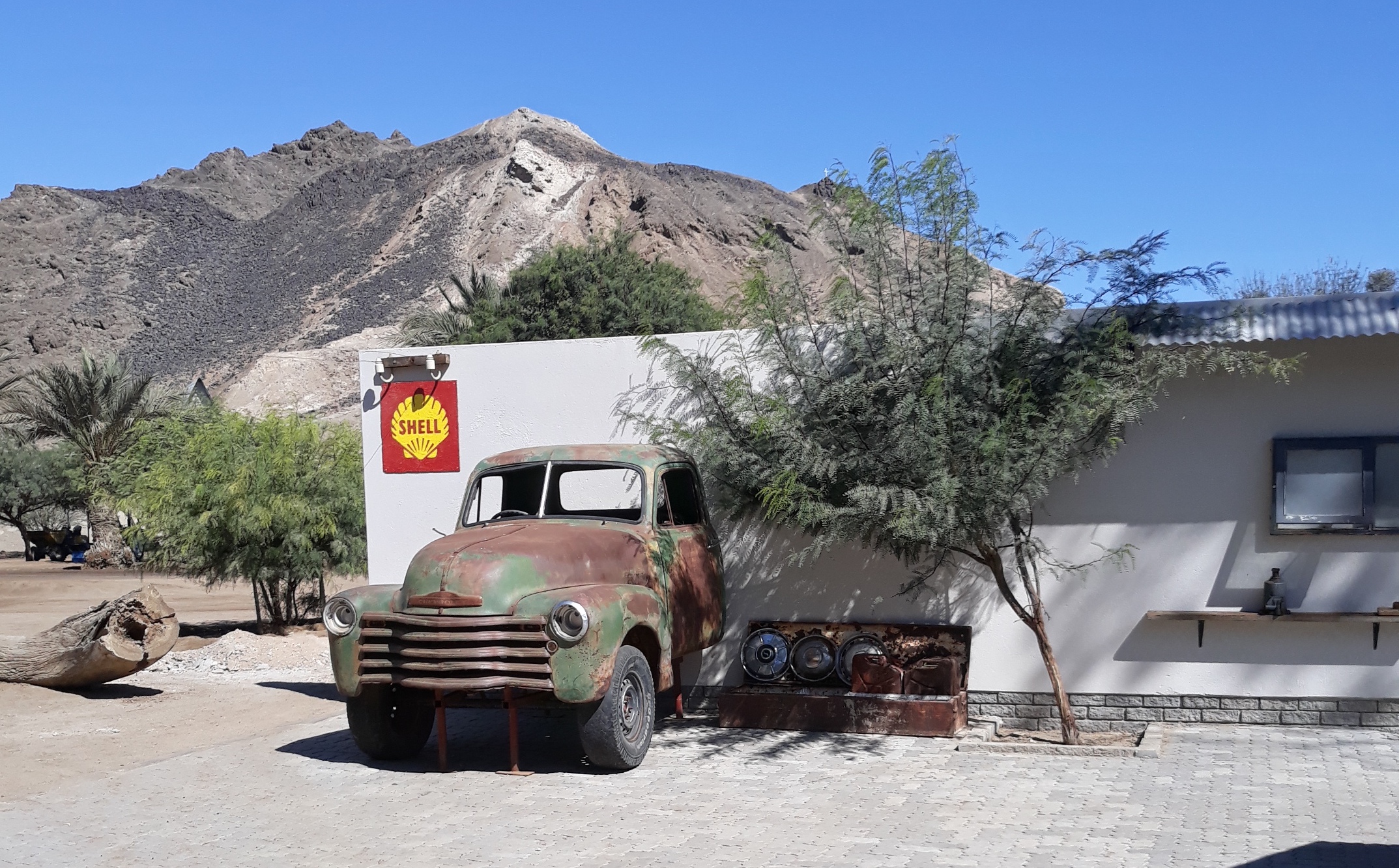 alte auto Welwitschia und Mondlandschaft