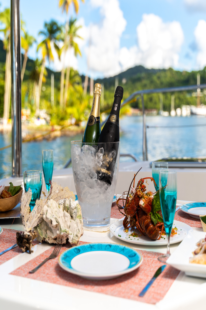 schön Essen bei tollem Aussicht Private Luxus Katamarantour auf St. Lucia