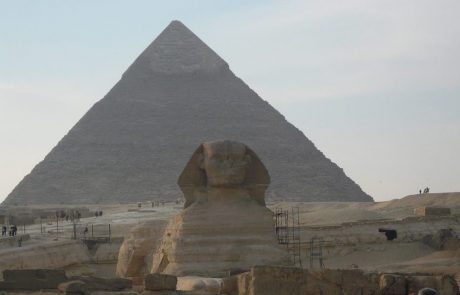 Große Sphinx von Gizeh Die Große Sphinx von Gizeh vor der Chephren-Pyramide