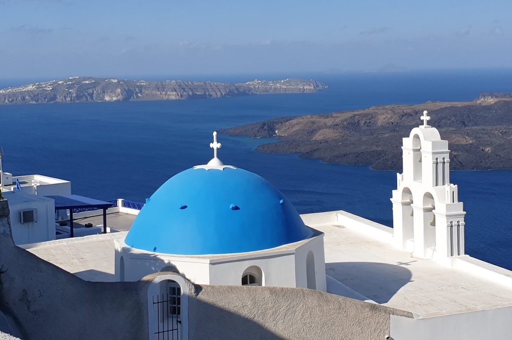 Firostefani Santorin maßgeschneidert – Privattour mit lokaler Verkostung