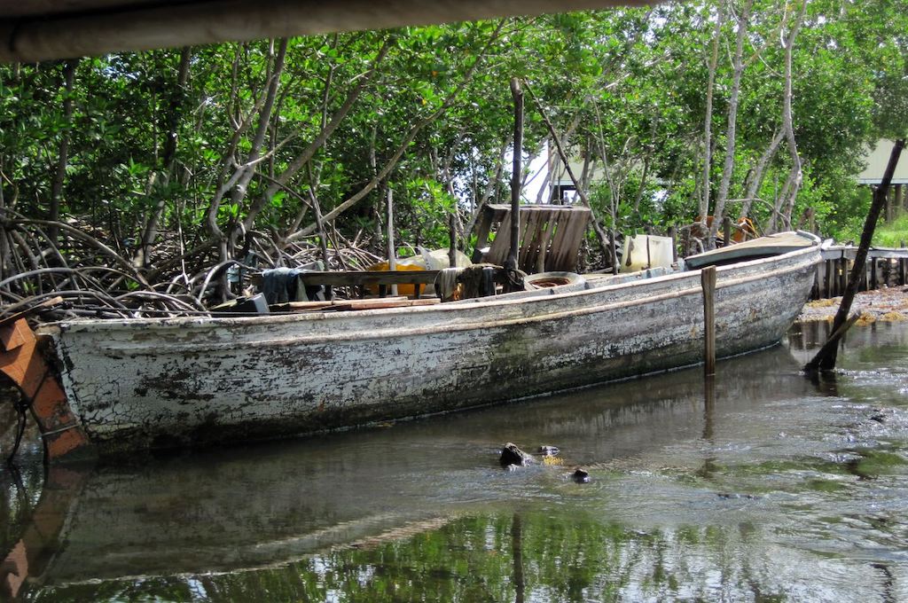Fischboot im Hafen Kombotour Land und See