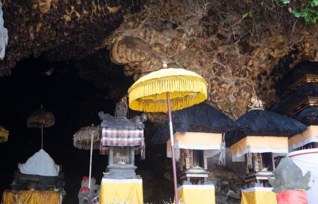 Der Fledermaushöhlen-Tempel Goa Lawah auf Bali