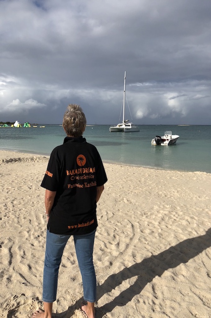 Birgit am strand Strandtag Aruba