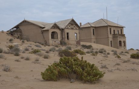 Karas Verfallenes Gebäude der Geisterstadt Kolmanskuppe in der Namib