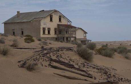 Haus in Lüderitz Ruine in der ehemaligen Diamantenstadt Kolmanskuppe in Namibia