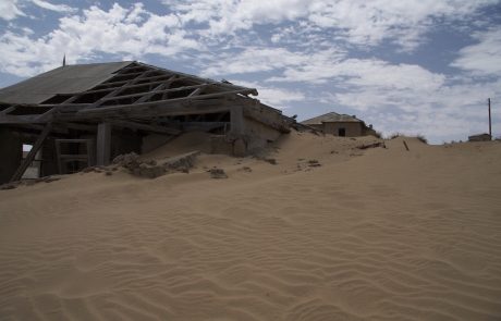 Karas_Luederitz_Kolmanskuppe Überreste eines Wohnhauses in Kolmanskuppe bei Lüderitz