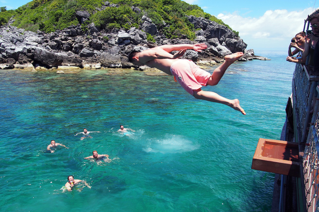Springen und Schwimmen Bootstour mit Schnorcheln