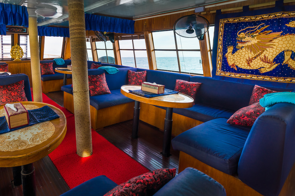 Innen Kabine Bootstour mit Schnorcheln