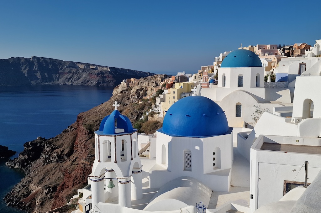 Three domes Oia Santorin maßgeschneidert – Privattour mit lokaler Verkostung