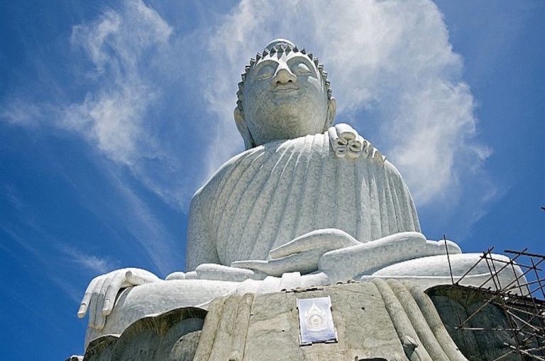 Der Big Buddha auf dem Nakkerd Hill über Phuket
