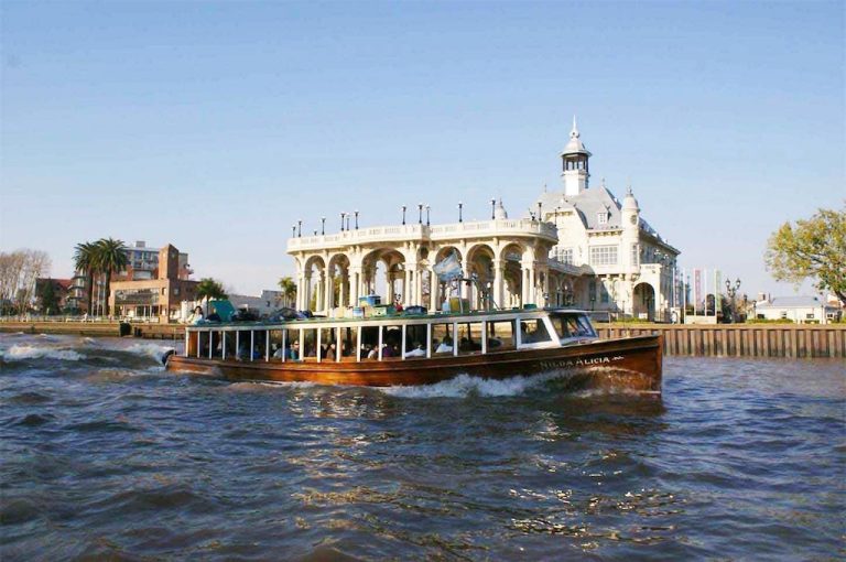 Boat trip through the Tigre delta near Buenos Aires