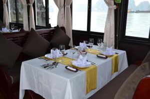 Halong Bucht Schiffsfahrt