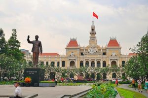 Ho-Chi-Minh-Statue vor dem Rathaus von Saigon
