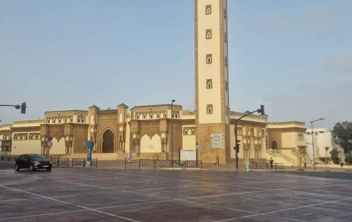 Die Große Moschee von Agadir mit ihrem hohen Minarett