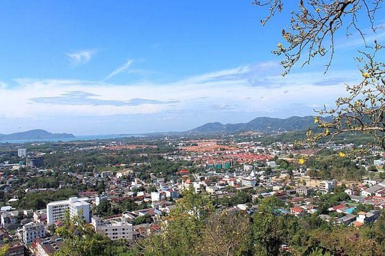 Blick vom Khao Rang über Phuket Town