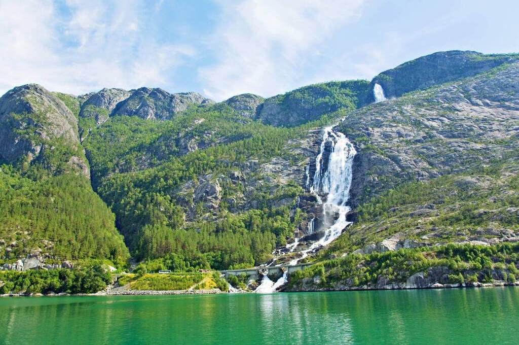 Wasserfall Langfoss Bakadi Dreams
