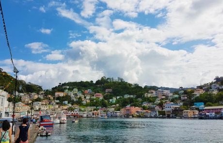 Bunte Häuser am Hafen von St. George auf Grenada