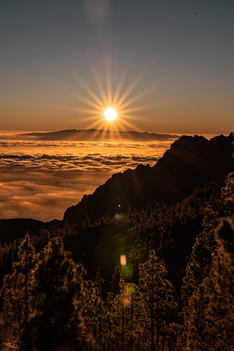 Sonnenaufgang über dem Wolkenmeer auf Teneriffa